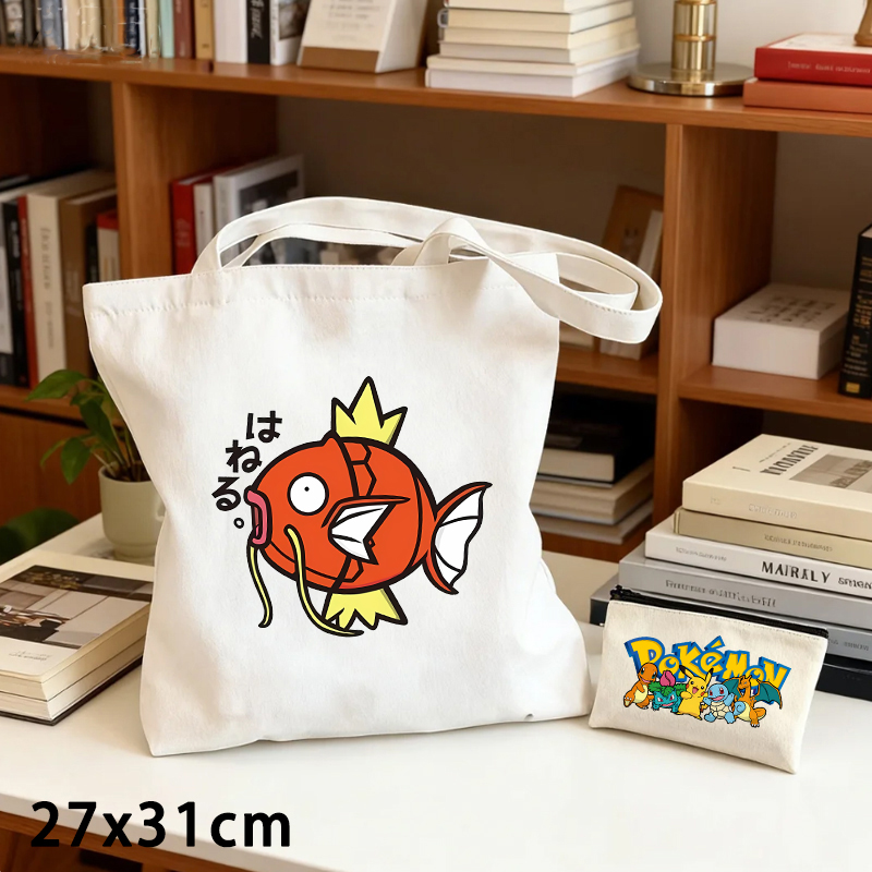 Crossbody Bag Men - กระเป๋าผ้าแคนวาสลายโปเกมอน 2 ชิ้น และกระเป๋าใส่เหรียญ ชุดน่ารักลายการ์ตูนอนิเมะ กระเป๋าสะพายข้างสำหรับผู้ชายและผู้หญิง