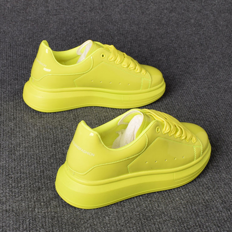 รองเท้าลำลองสีขาวเคลือบเงา ปี  - Casual Sneakers Men บทวิจารณ์และราคา