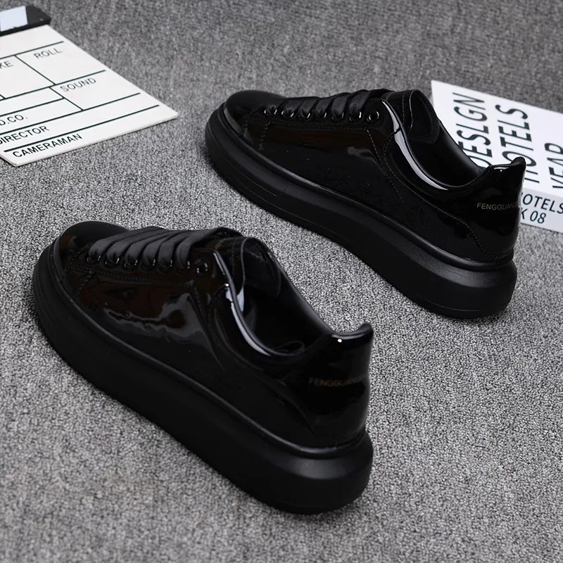 รองเท้าลำลองสีขาวเคลือบเงา ปี  - Casual Sneakers Men บทวิจารณ์และราคา